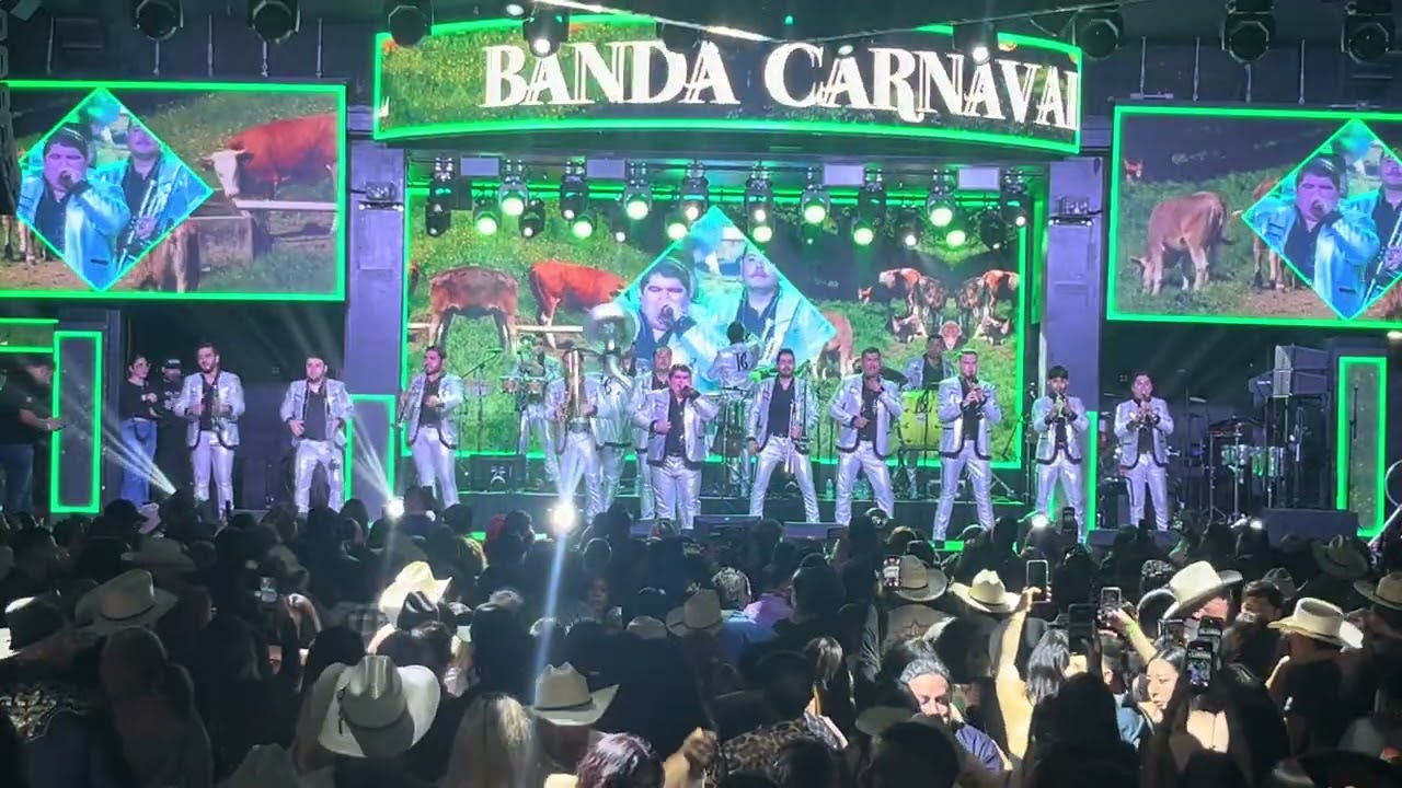 Popurrí de rancheras de Banda Carnaval en vivo . 