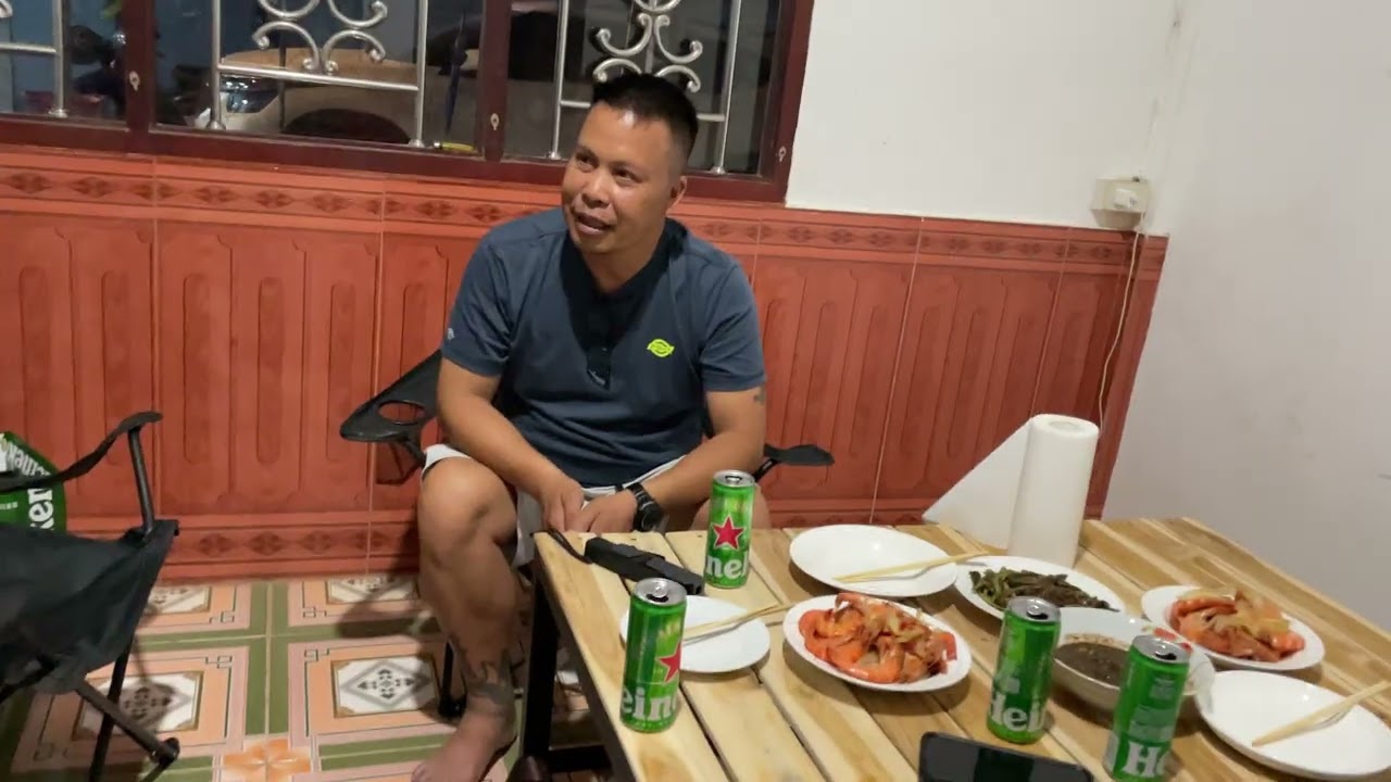 Ken Kham and Jo Jo  from state came visiting Bao Sack 