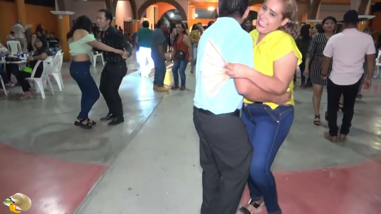 la chica de rojo y bailar el coralillo 2026