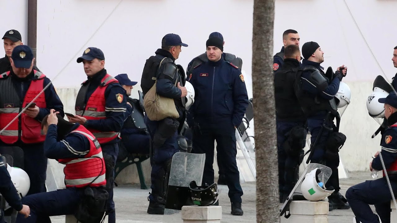 Igli Çelmeta: Efektivët e policisë janë vendosur edhe pranë parlamentit dhe institucioneve të tjera
