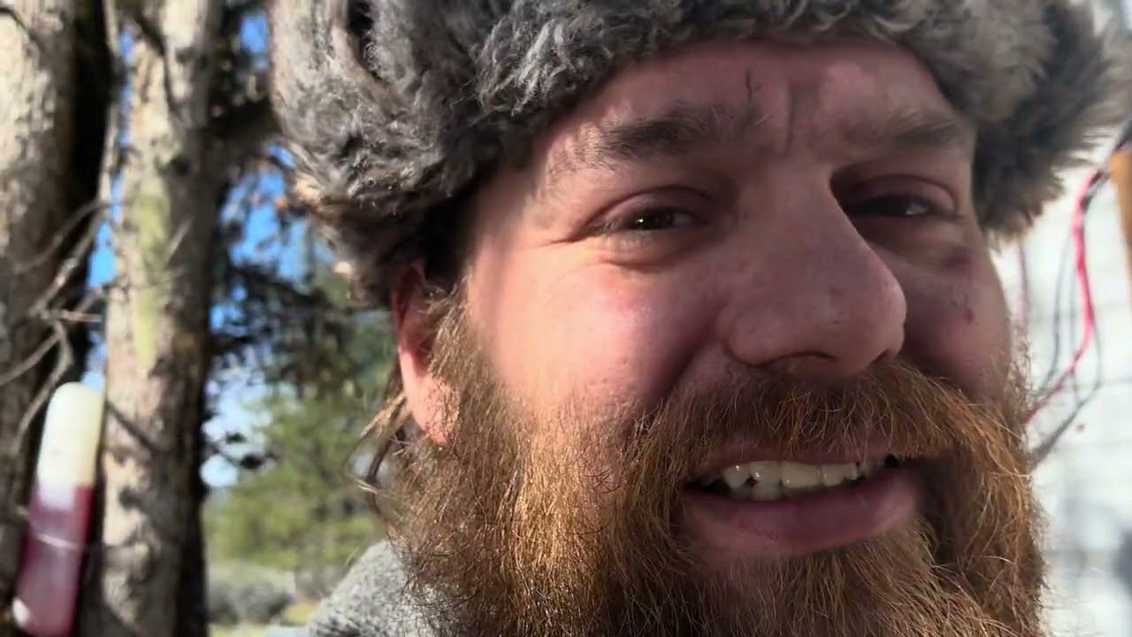 Day 55: BeeHaver Vlog: Adjusting the entrance and feeding the bees. 