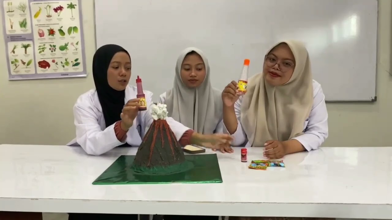 Praktikum Diorama Gunung Meletus | M.K IPA KEBUMIAN | PIPA UNHASY | RISMA M., SALMA N., & APRILIA V.