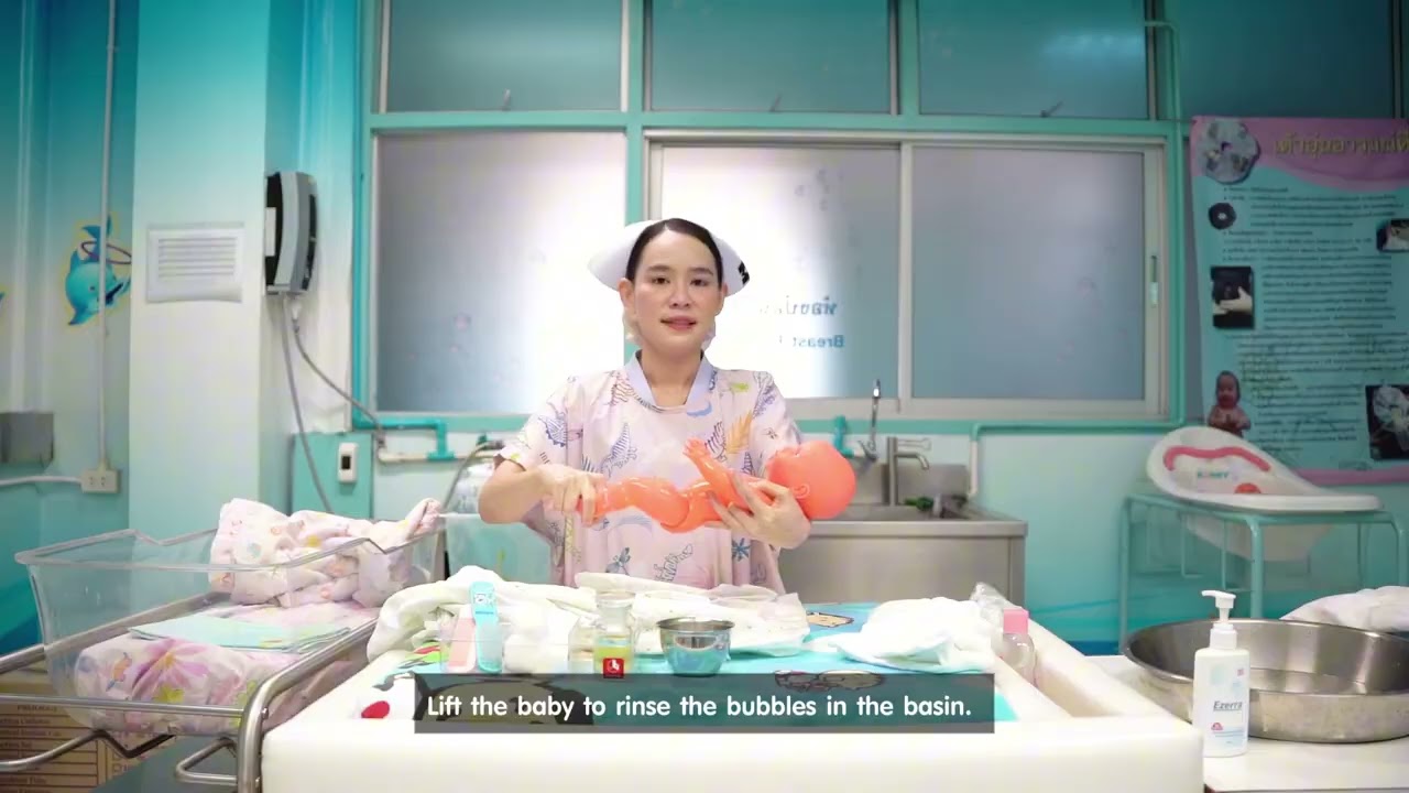 How to Bathe a Newborn I วิธีการอาบน้ำทารกแรกเกิด - McCormick Hospital