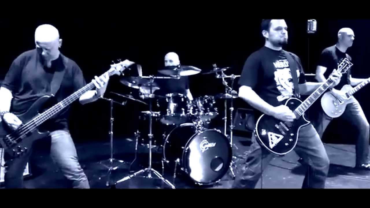 DW8 - Stroj  (Official Music Video 2015)