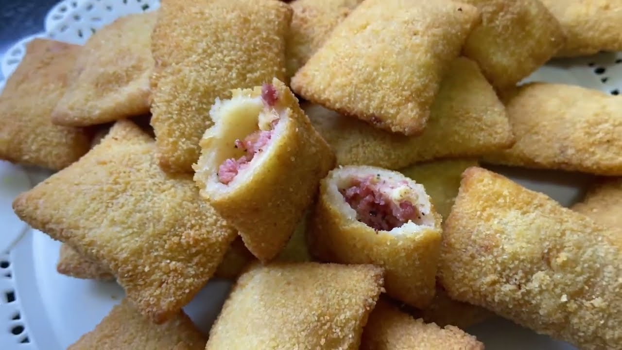 Salgado Travesseiro de calabresa com queijo @deliciasdaadriconfeitaria9160