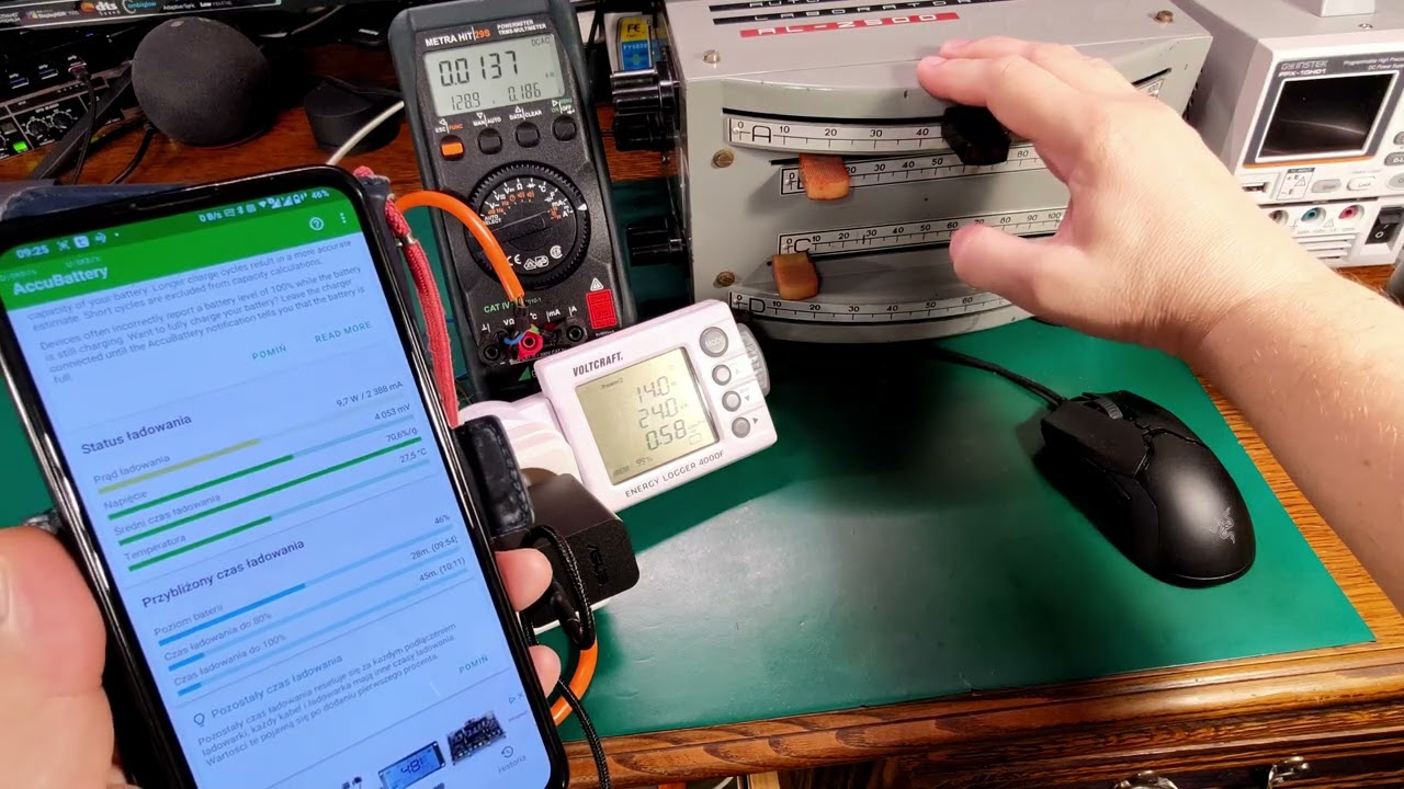 Ładowanie smartphone  -  wysokie napięcie - wpływ na zużycie energii.
