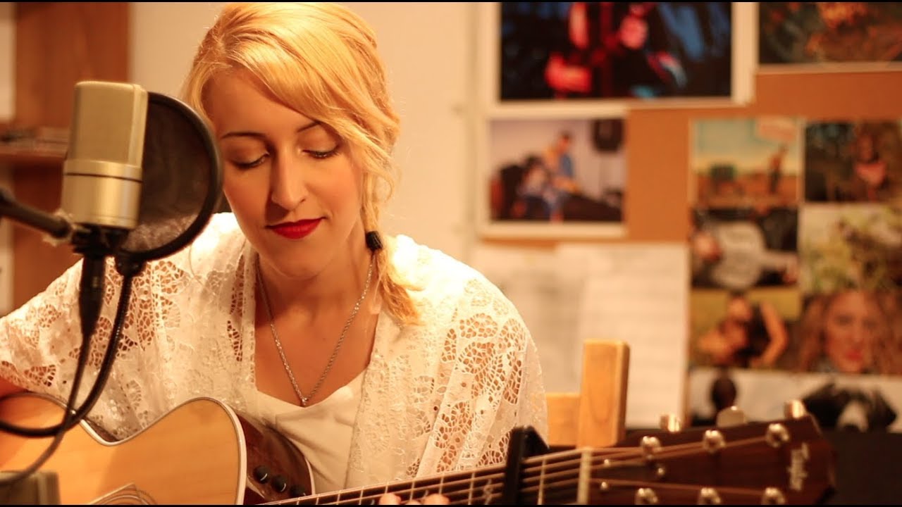 Solsbury Hill - Peter Gabriel ACOUSTIC COVER // Lea Sanacore