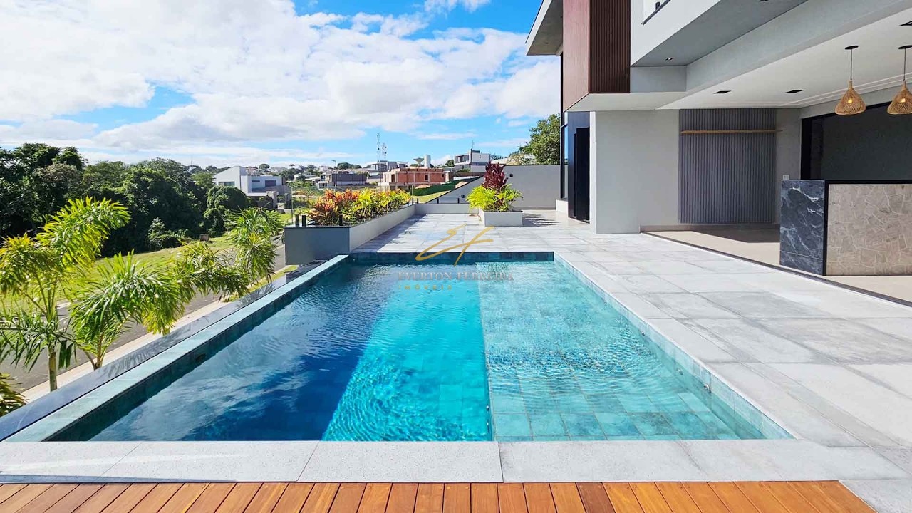 Sobrado em Condomínio em Indaiatuba - 4 Suítes com Closet, Elevador, Piscina com Borda Infinita