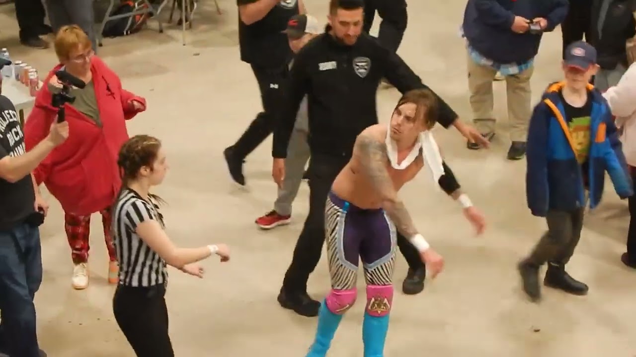 Hollywood Cole vs Maddison Miles