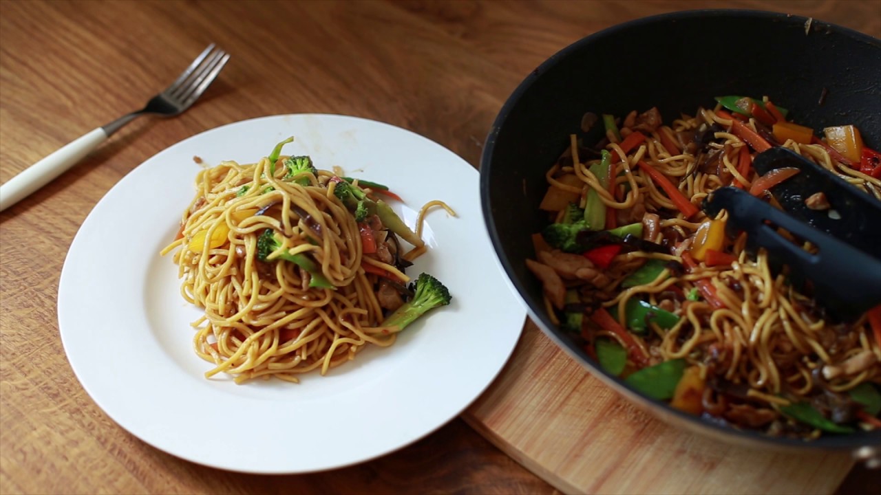 Chicken Chow Mein - makaron z kurczakiem z woka