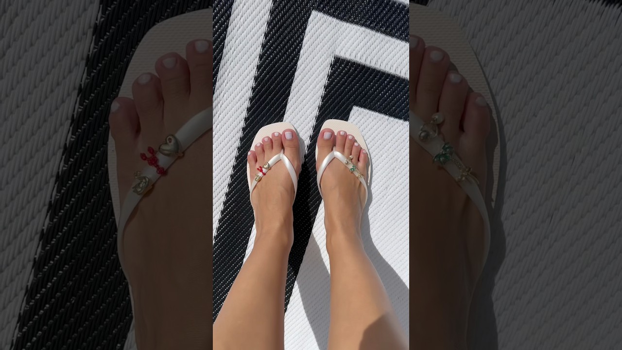 Flip flop sandal charms 🦞🌴🐚 #havaianas #flipflops #sandalcharms