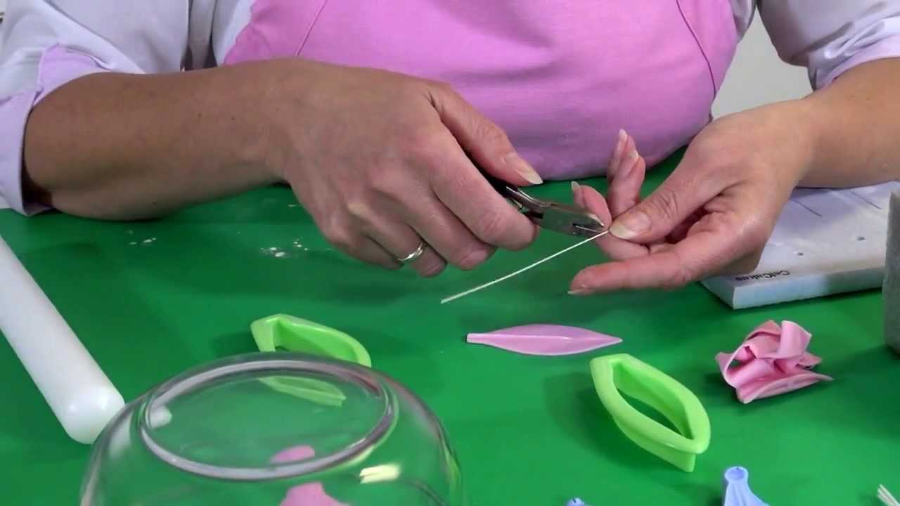 Een lelie maken van gum paste