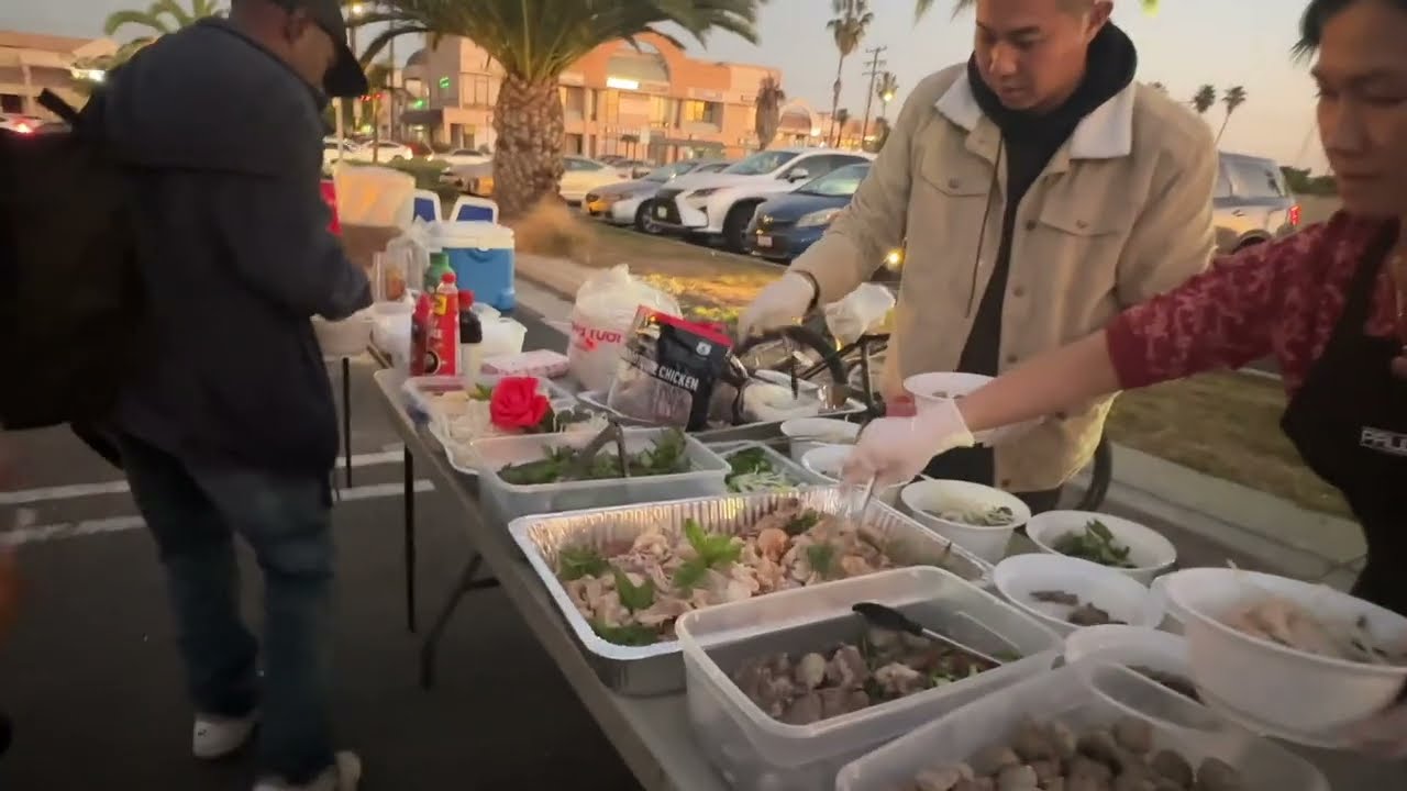 Nấu Phở Đặc Biệt  0 Đồng cho người vô gia cư ở Mỹ . Cooking   Vietnamese Pho  for homeless