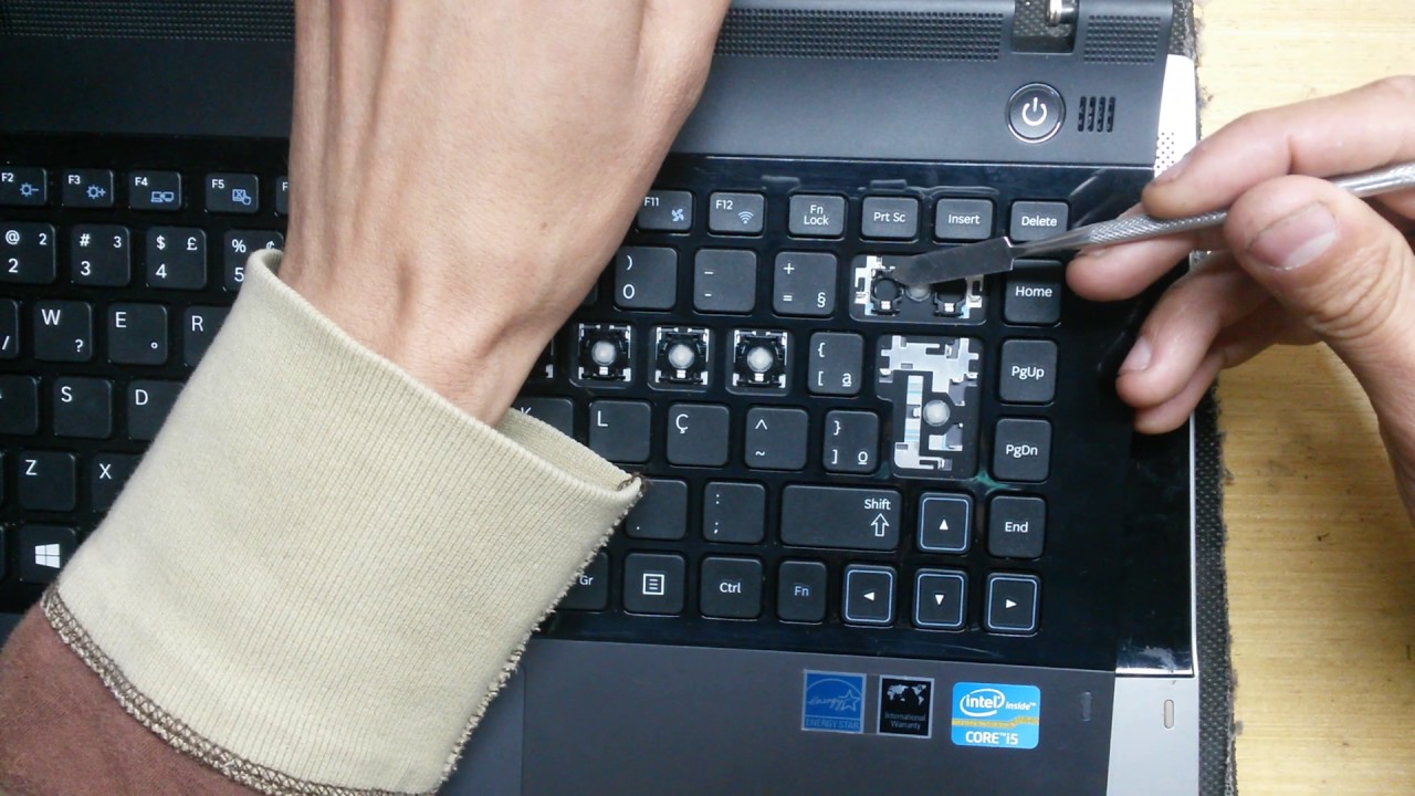 Como encaixar a tecla Enter e Backspace do teclado Samsung NP300 ou Rv411 Rv415 Rv420