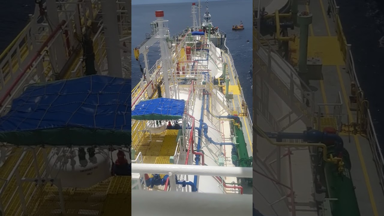 Conventional buoy mooring to a submarime LPG hose pipe