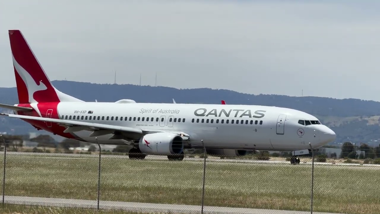 Adelaide Airport 21 November 2025   Cathay Pacific A350 941 B LQF