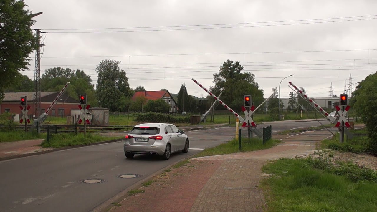 Spoorwegovergang Osnabrück // Railroad Crossing // Bahnübergang (D)