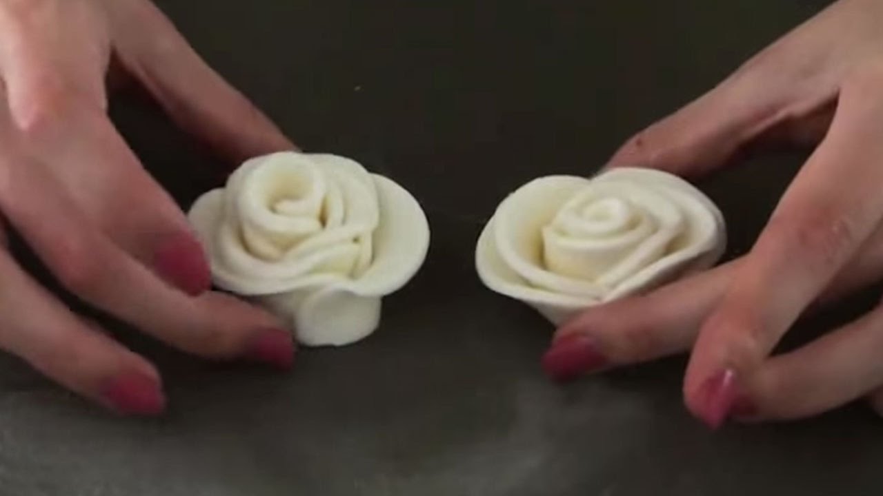 Comment réaliser une rose blanche en pâte à sucre ?