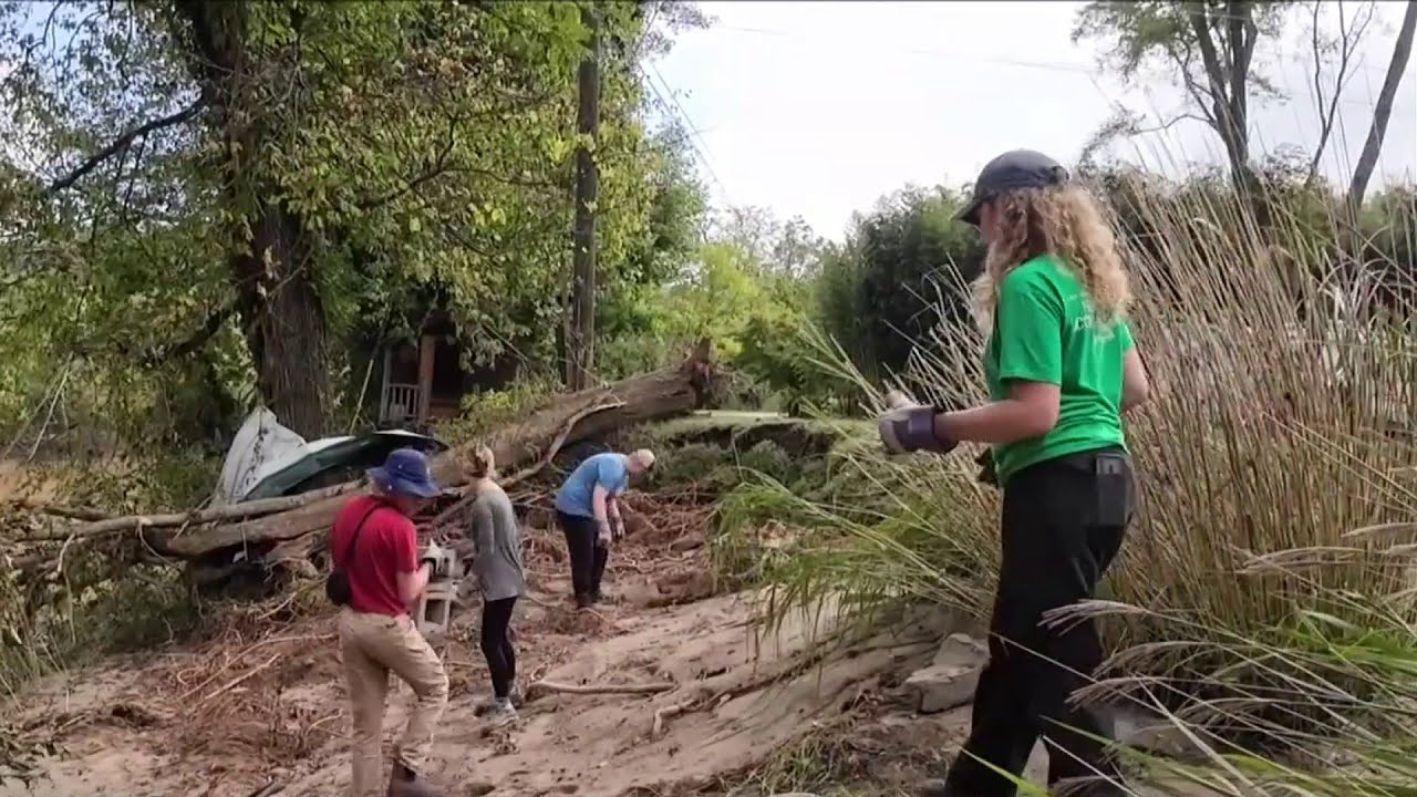 VT students helping clean up in Giles County