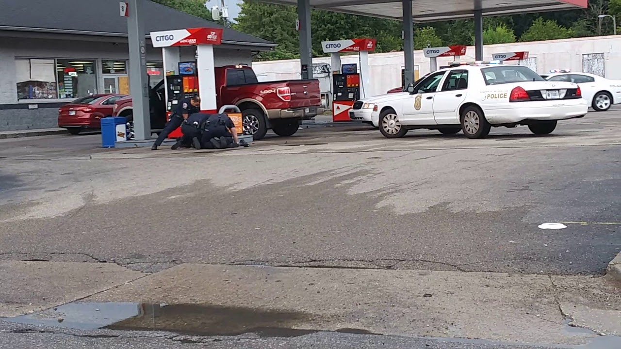 Police beating up this man at the gas station🔫