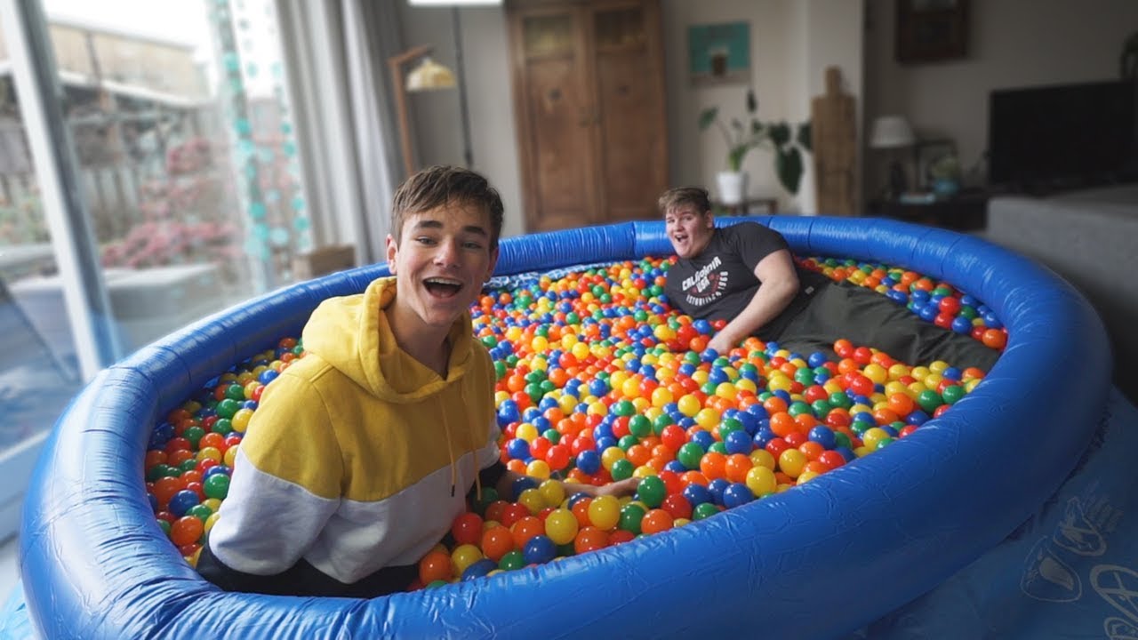 ZWEMBAD VULLEN MET 7000 BALLENBAK BALLEN IN WOONKAMER!