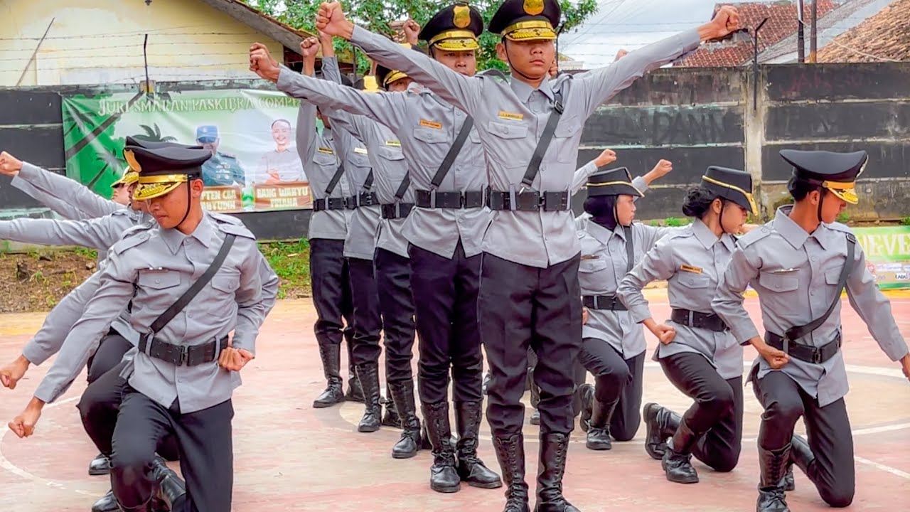 MERINDING! PASKIBRA SMKN 3 METRO BANDAR LAMPUNG AT LKBB SMALAN PASKIBRA COMPETITION