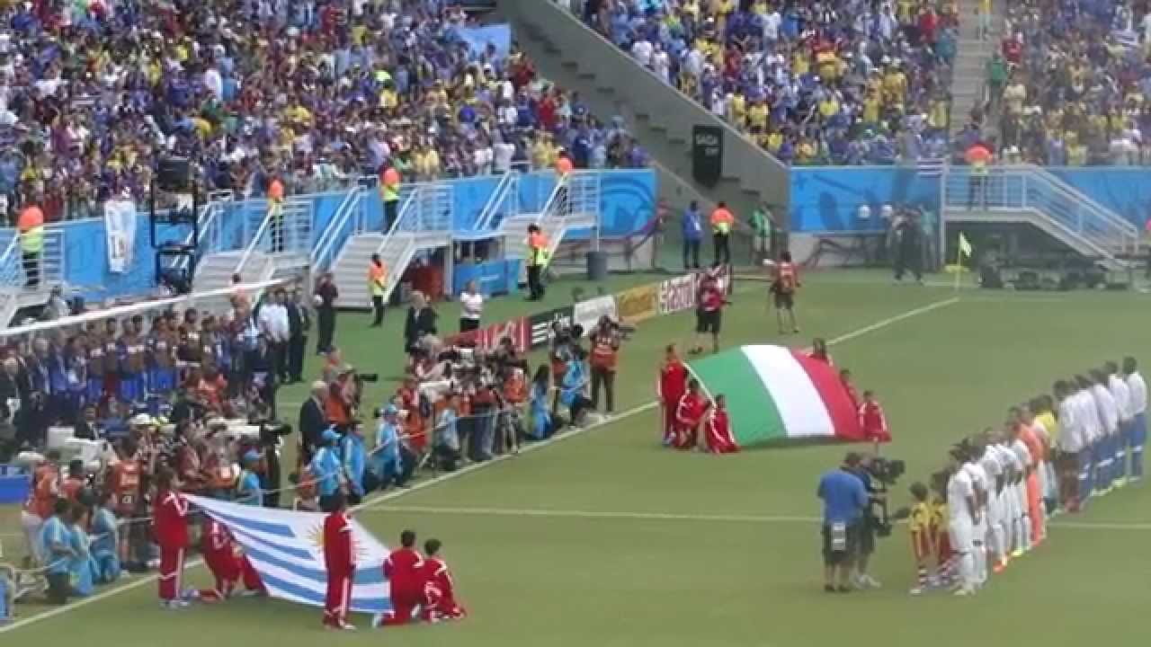 Entrada em Campo e Hinos - URUGUAI X ITÁLIA