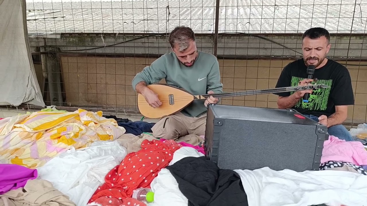 Pazarda iş olmayınca moral bozmayıp şarkılar söyledik 👏