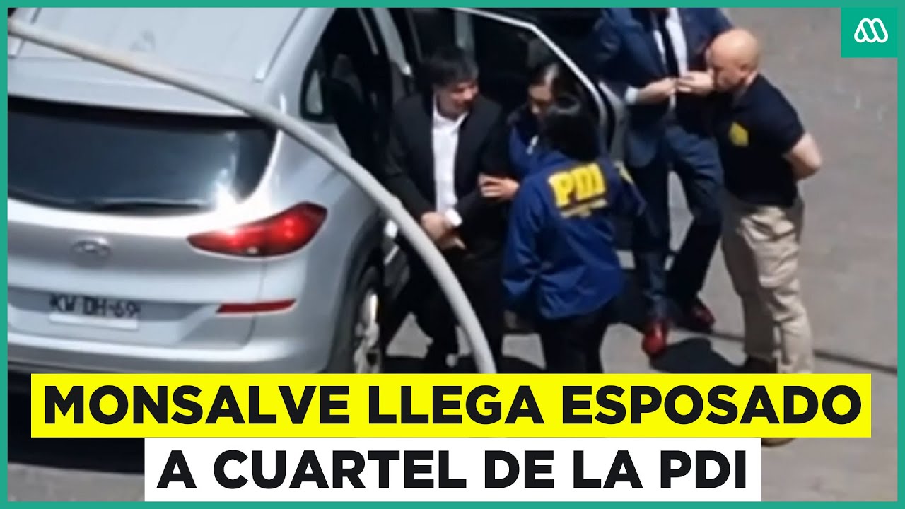 Manuel Monsalve llega esposado a cuartel de la PDI en Santiago