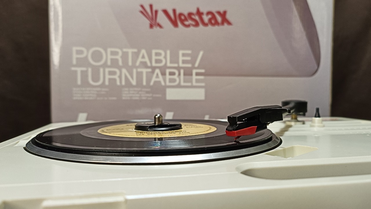 Authentic Sound Demo of a 2003 Vestax Handy Trax Turntable