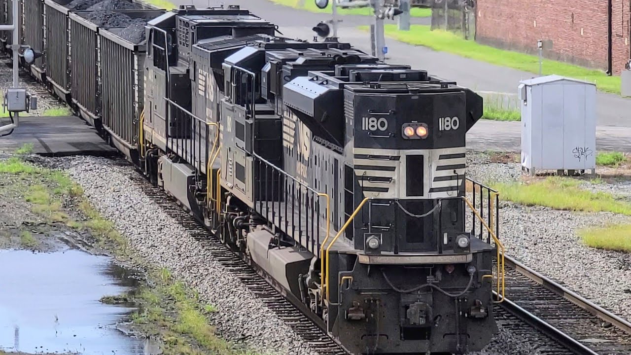 NS 576 with Nathan P3 on leader arrives at Lambert's Point 2021-09-01