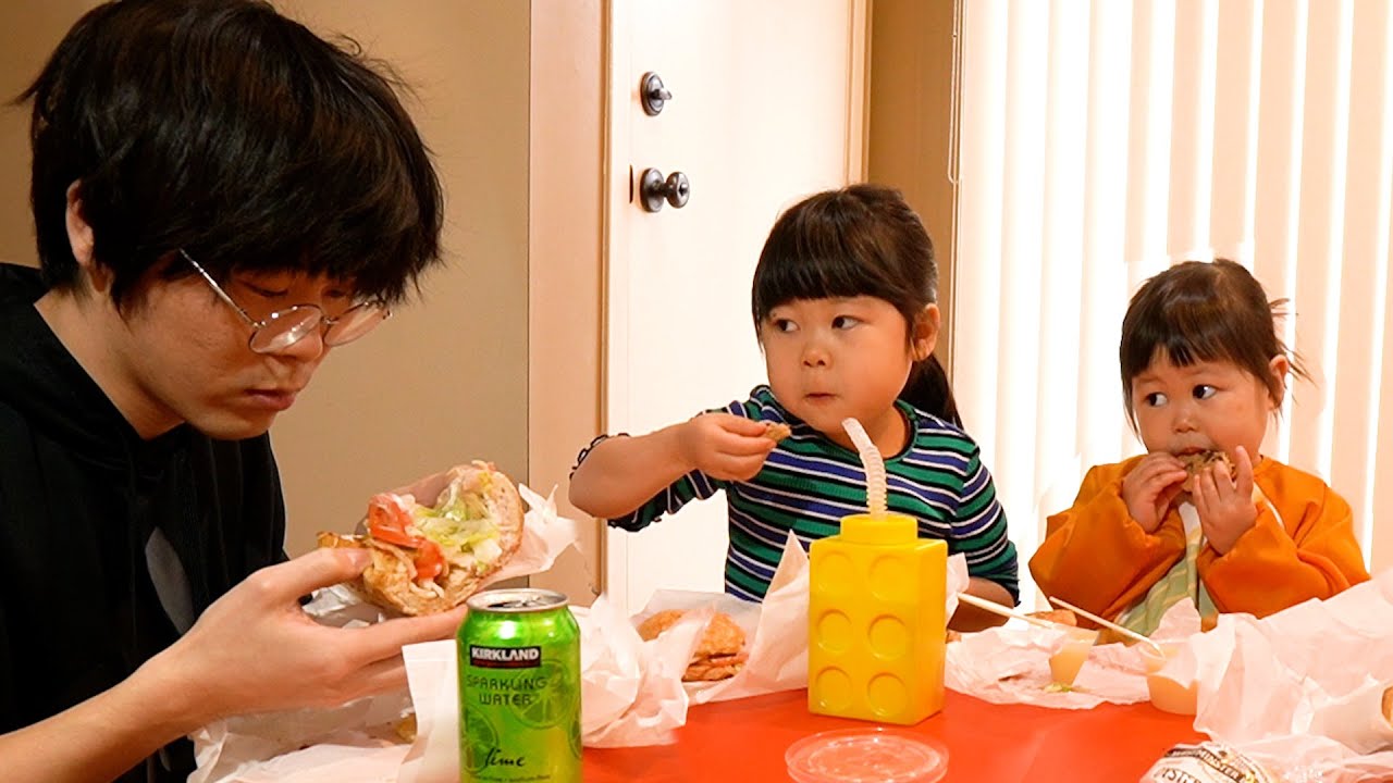 【ある日の食卓】テイクアウトの注文で失敗した父をなぐさめる(?)姉妹