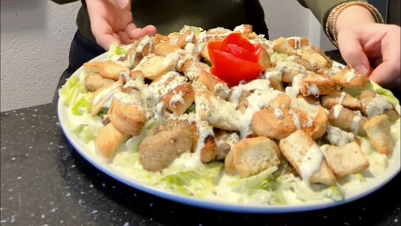 سلطة السيزر الطعم دمارر وناجحة مية بالمية 😍😍