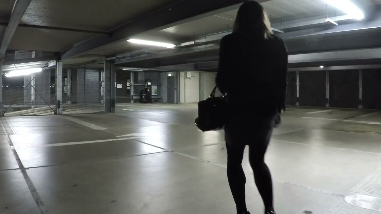 Transvestite Business Woman - Out at night Nov 22