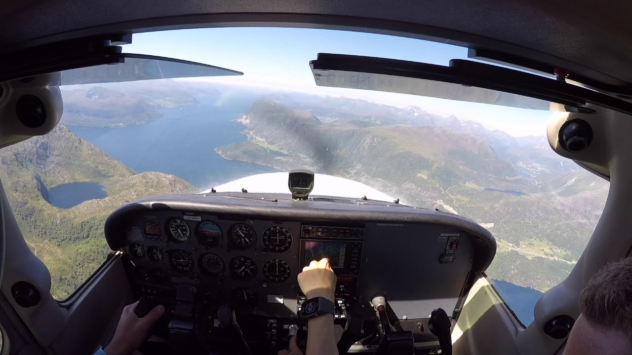 Cessna 172, touch and go takeoff fra Sogndal med landing på Ørsta/Volda