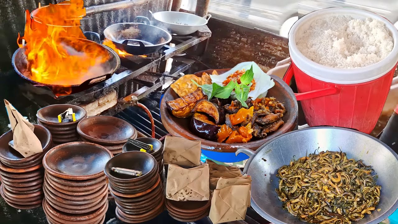 BEDA DARI YANG LAIN WARUNG MEWAH DIATAS KALI. RAMAINYA GAK MAIN MAIN. CUMA HITUNGAN JAM LUDES 