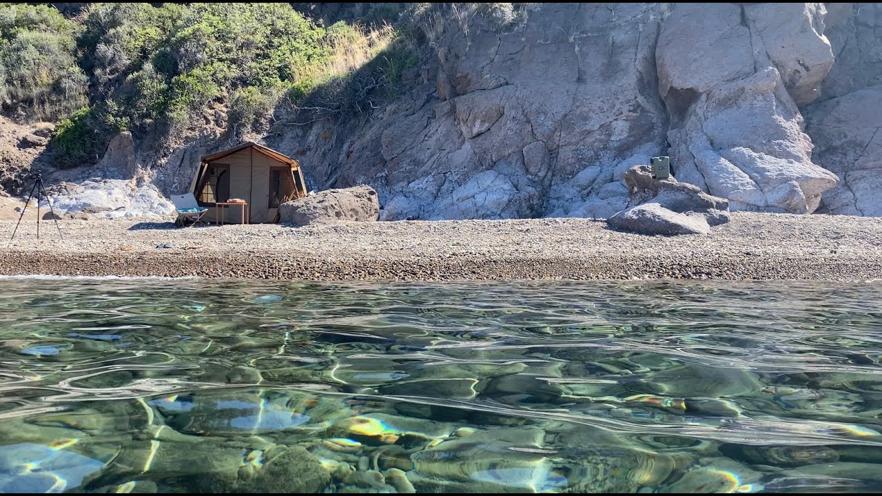 FIRTINALI HAVADA ISSIZ KOYDA KAMP YAPTIK l ÇADIRIMIZ  UÇUYORDU l 4K