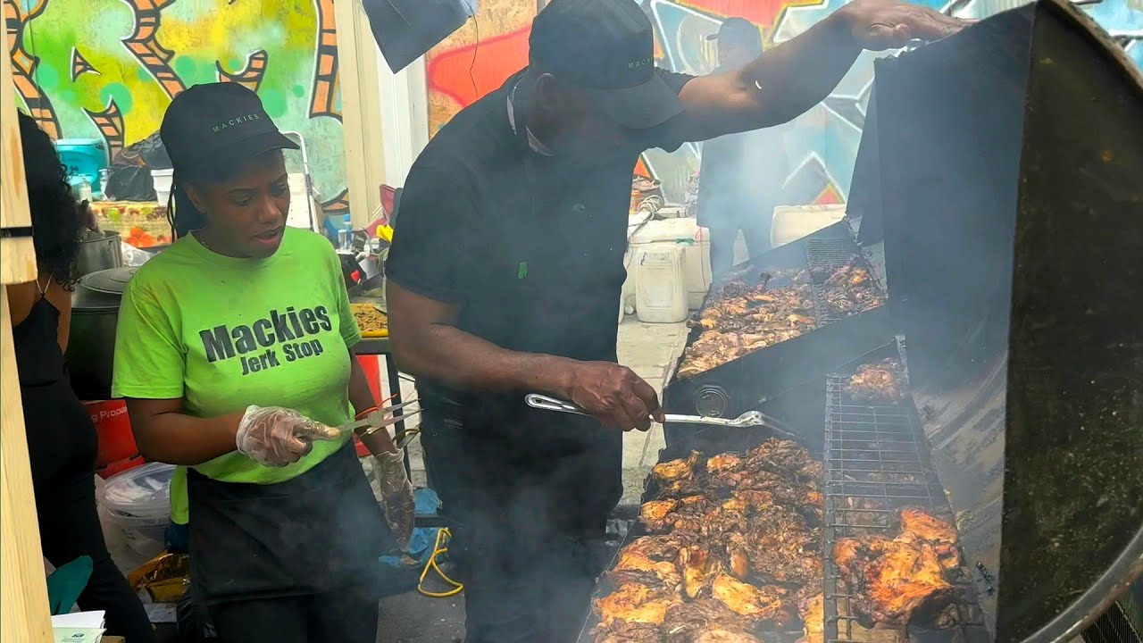 🇬🇧 NOTTING HILL CARNIVAL 2025 - WHO'S GOING?  LONDON STREET FOOD, JERK CHICKEN, BBQ CHICKEN, 4K 