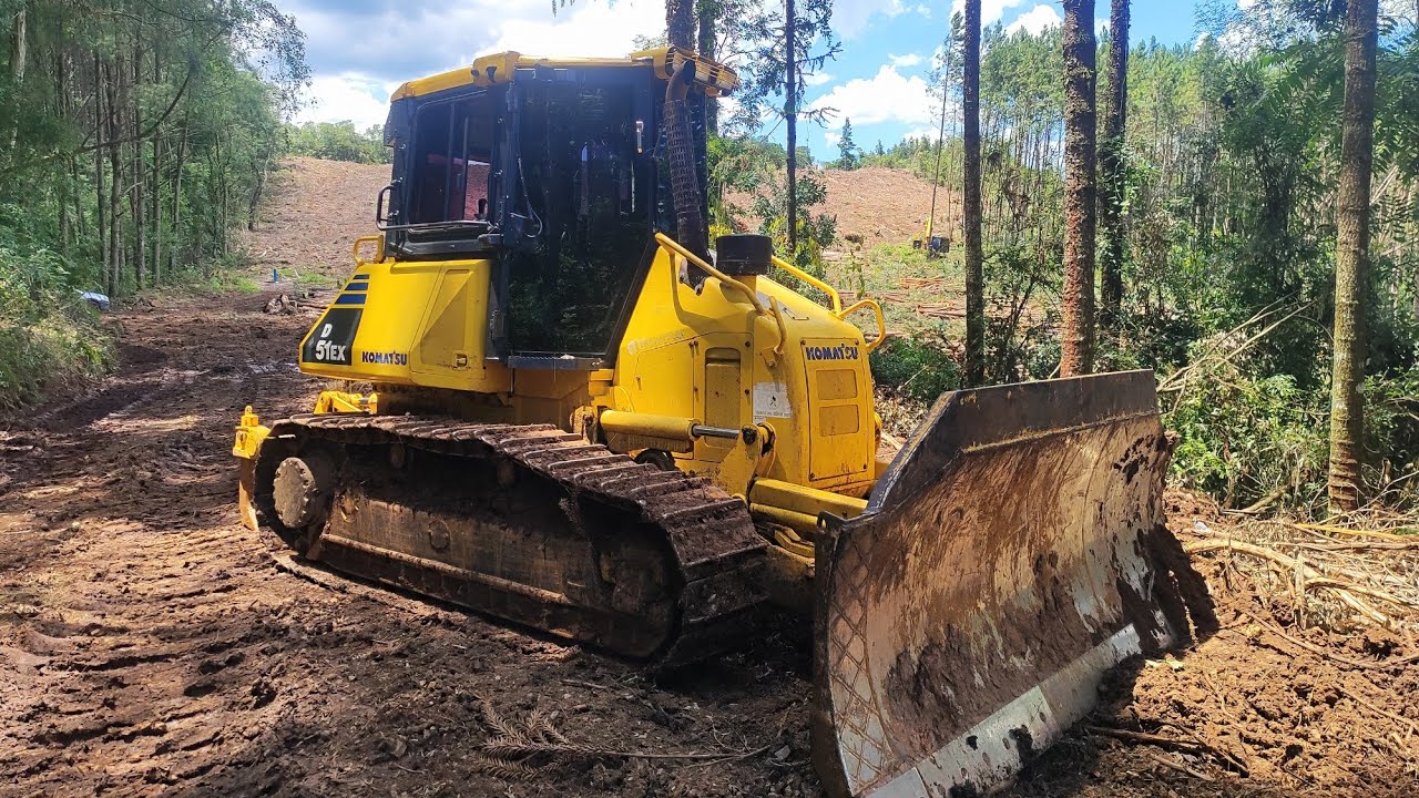 Trator de Esteira Komatsu D-51ex Abrindo estrada no mato! #komatsu #trator 