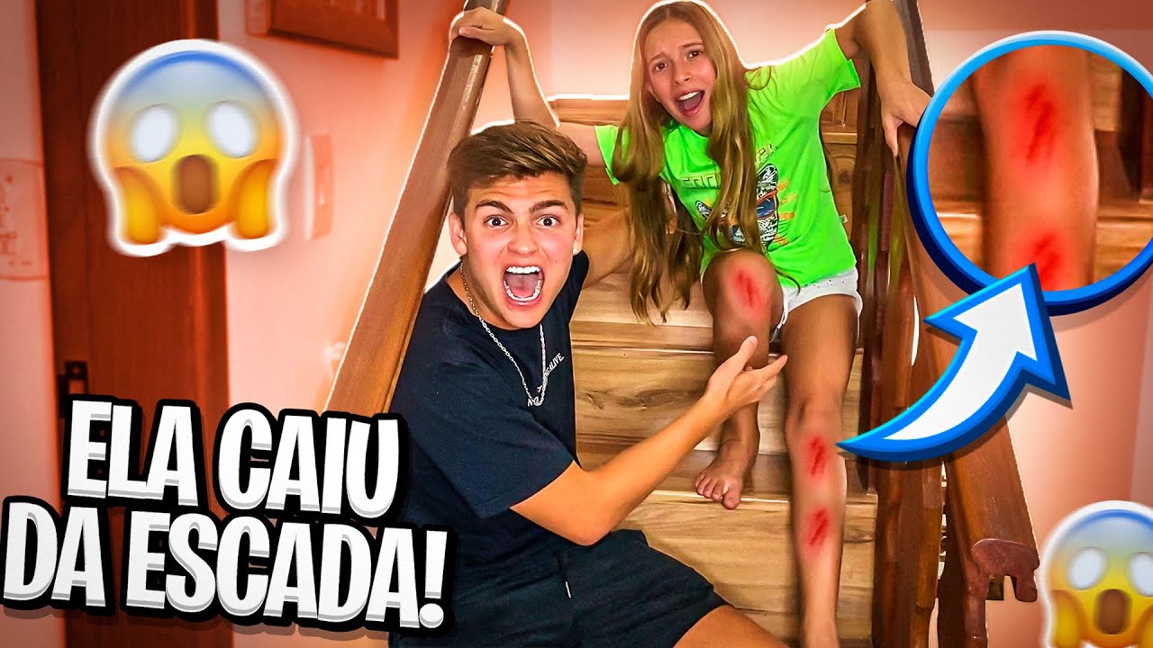 MINHA IRMÃ DE 12 ANOS CAIU DA ESCADA! Ela chorou!! •Irmãos Scribel•