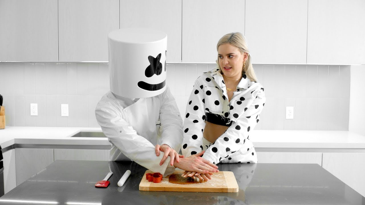 Готовим с Marshmello: как приготовить печенье FRIENDS (при участии Энн-Мари)