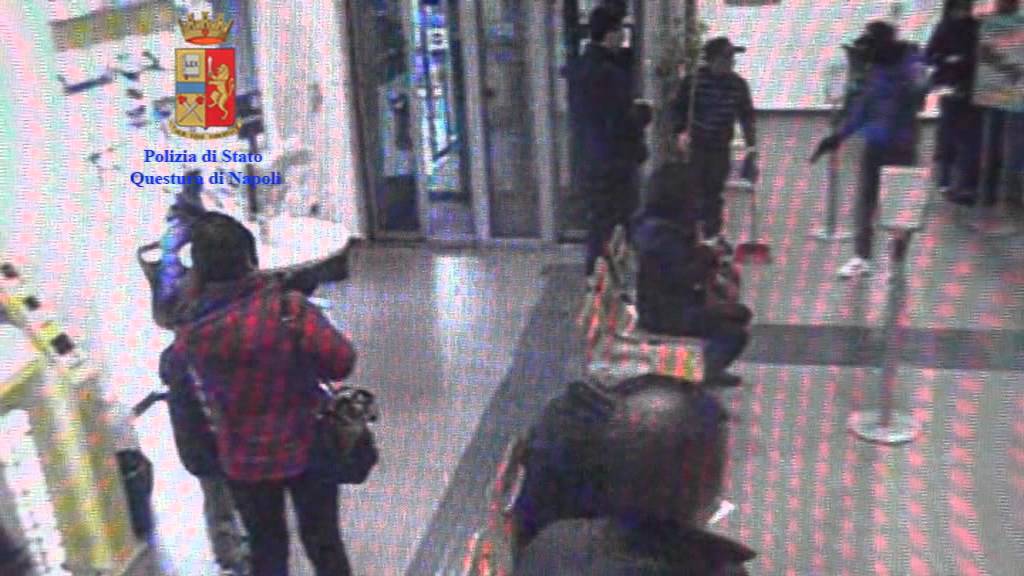 Poliziotto in borghese sventa rapina in un ufficio postale a Casalnuovo
