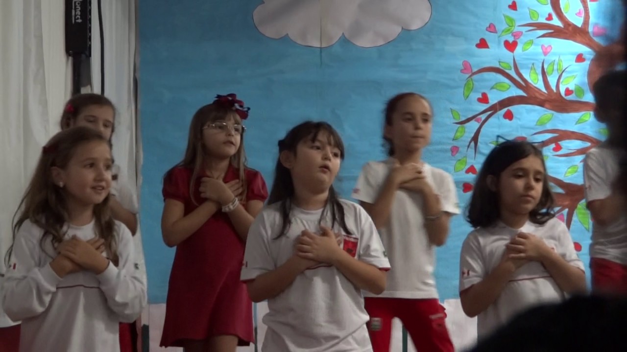 Isabela - apresentação do Dia da Família - parte 3 (17.5.2017)