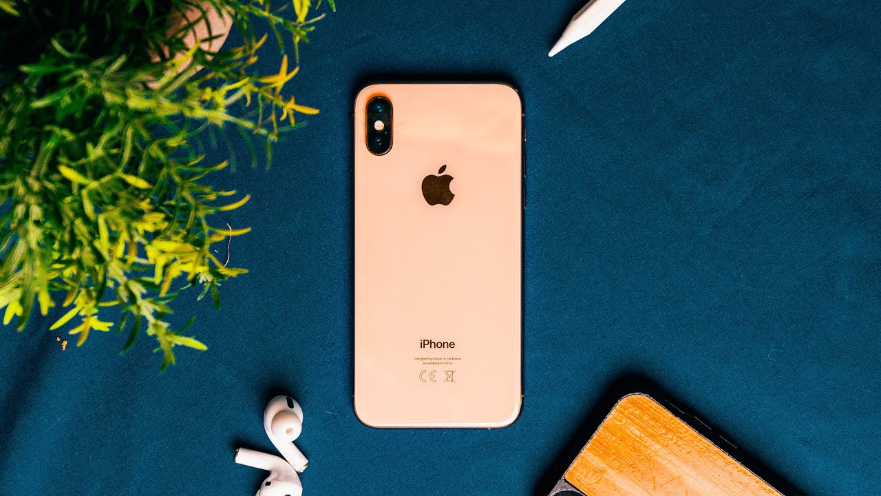 Should you still buy the iPhone XS in 2021?  A VERY long term Review!