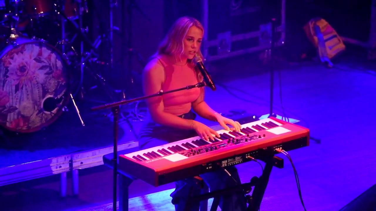 Avery Anna - Narcissist at The Vogue 8-19-2022