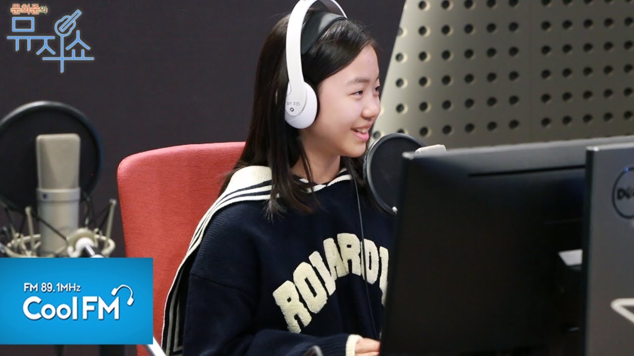 깜짝 초대석 with 성우 최보배(콩순이) full ver. /181010[문희준의 뮤직쇼]