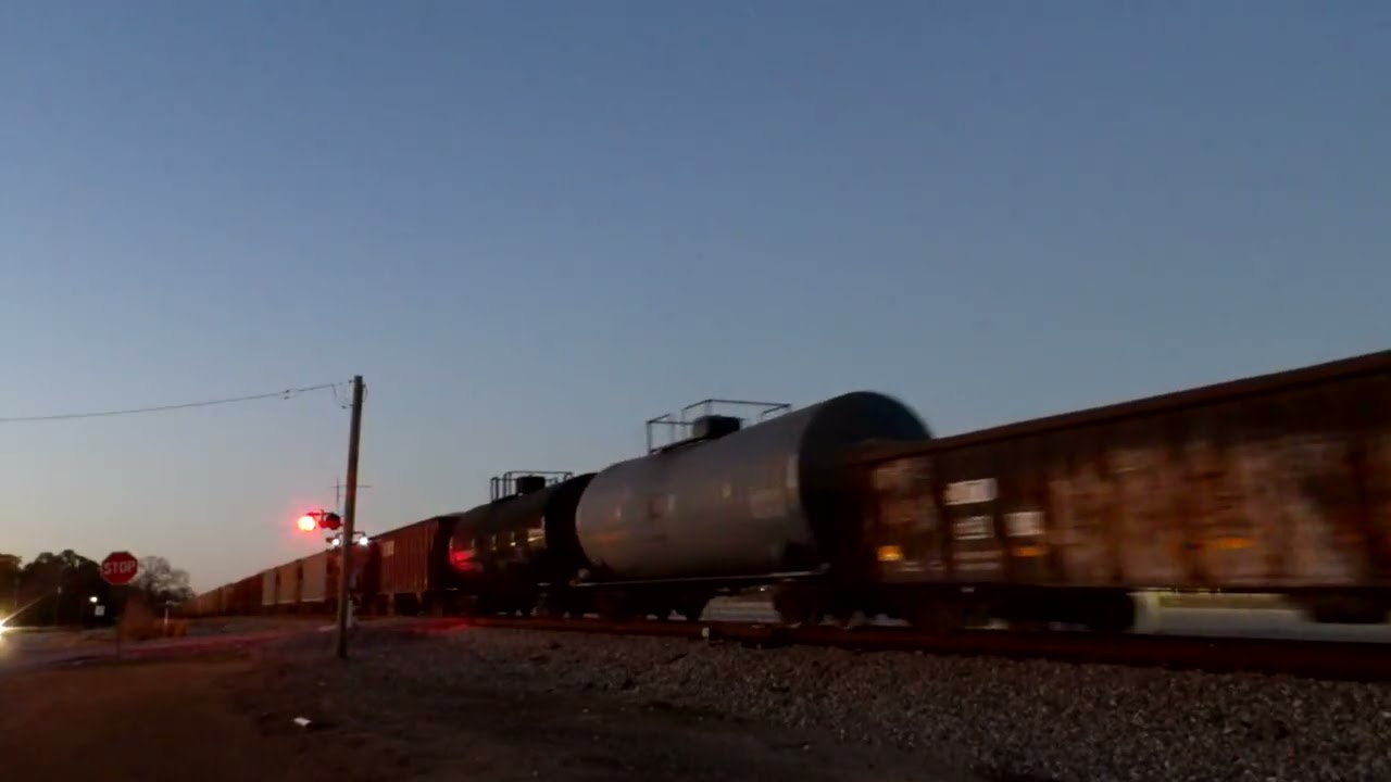 NS 1220 Leads NS 323 Through Warner Robins, GA with NS 1231 