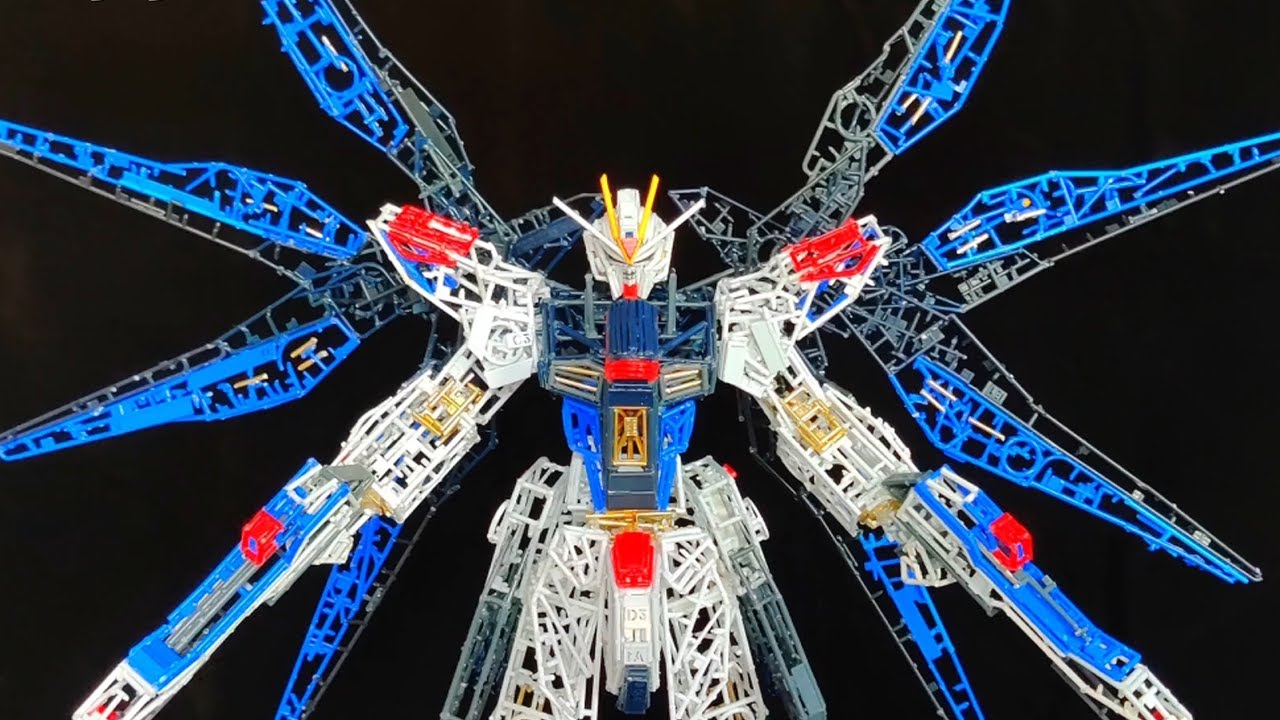 It took 30 days to build Strike Freedom Gundam using model plastic