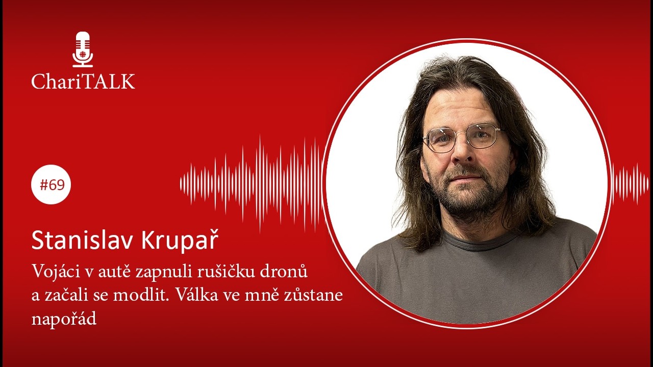 ChariTALK #69 Vojáci v autě zapnuli rušičku dronů a začali se modlit. Válka ve mně zůstane napořád