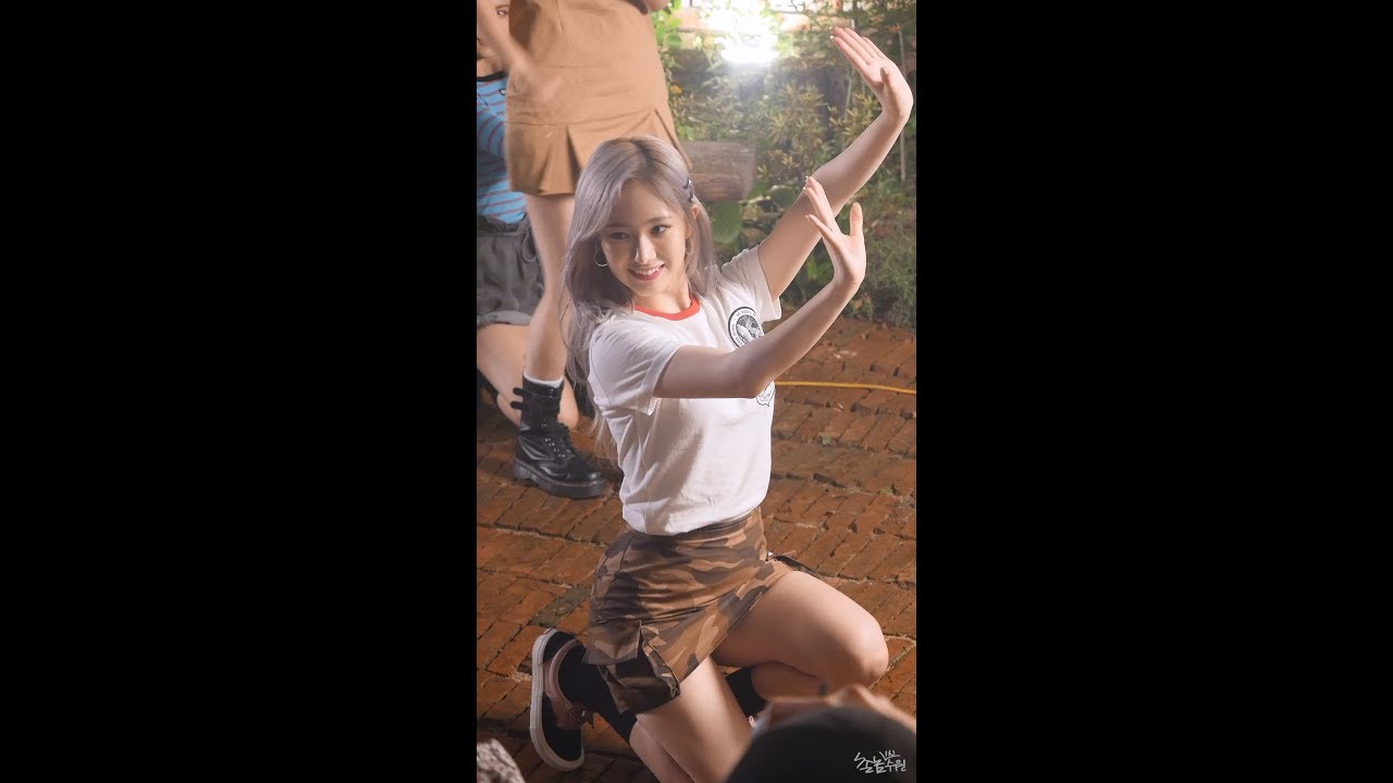 190909 에버글로우 (Everglow) - You Don't Know Me (미아, MIA) 직캠 by 수원촌놈 [핫스팟 라이브버스킹]